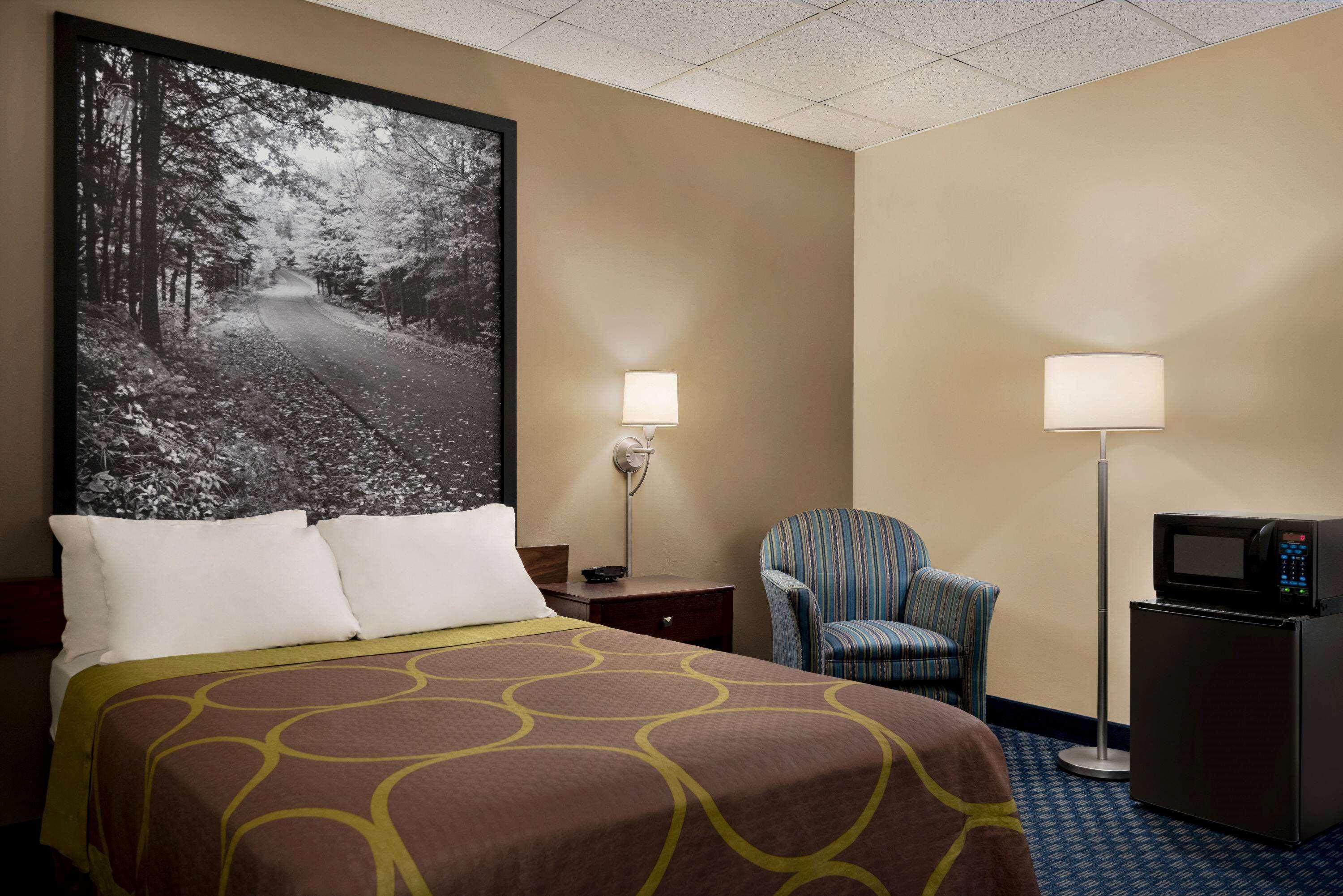 Super 8 By Wyndham Liverpool/Syracuse North Airport Exterior foto