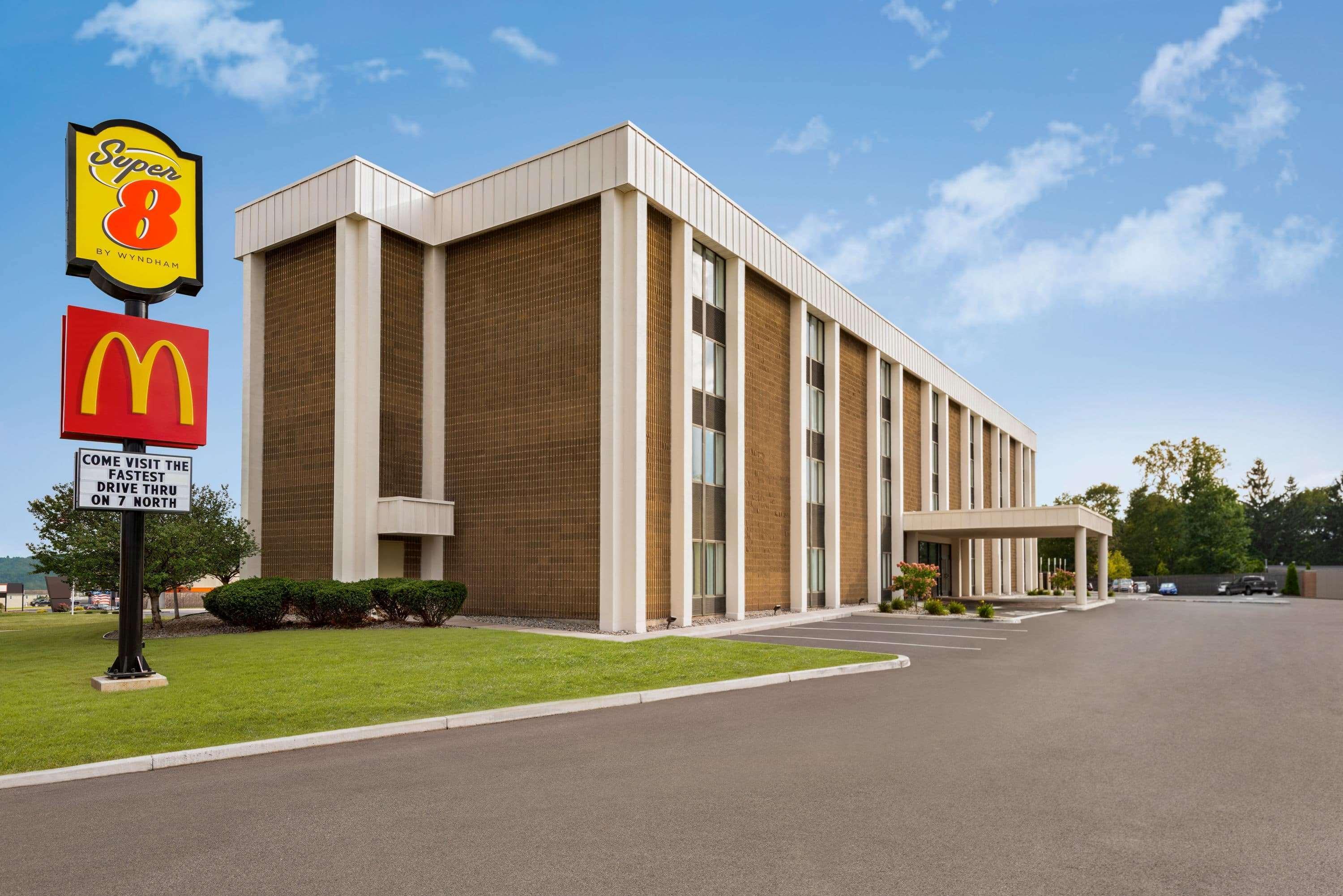 Super 8 By Wyndham Liverpool/Syracuse North Airport Exterior foto