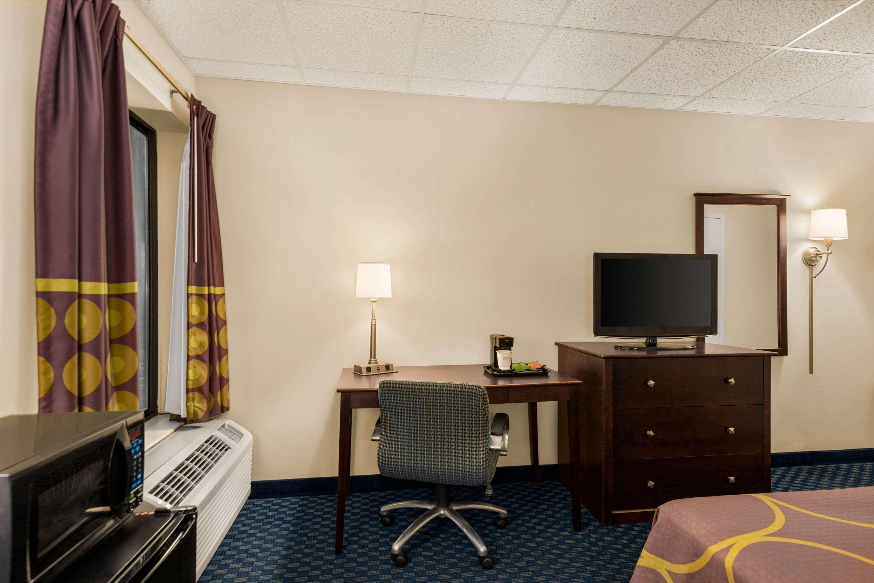 Super 8 By Wyndham Liverpool/Syracuse North Airport Exterior foto